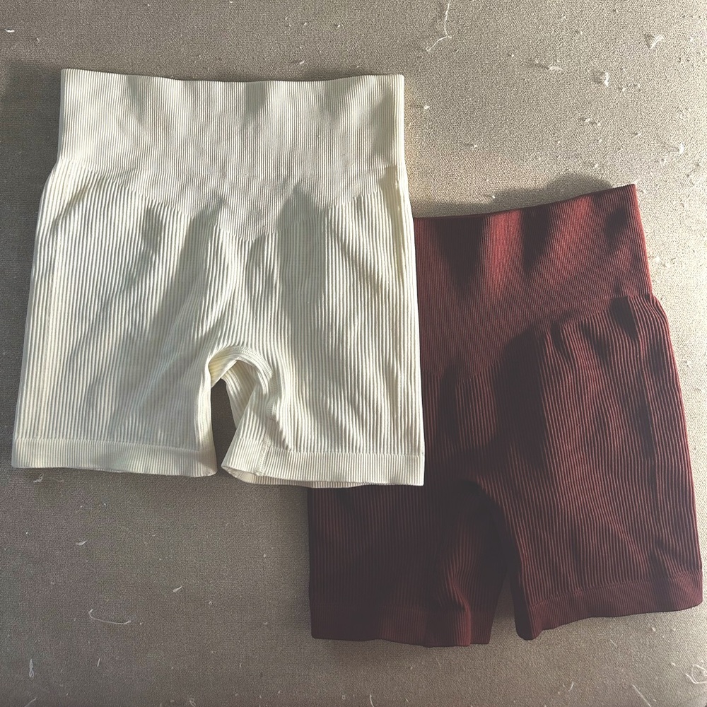 Set of 2 Neutral-Colored Ribbed Bike Shorts